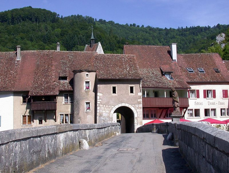 Le pont et la porte Saint-Jean, à l'entrée de la vieille ville